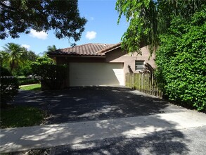 1200 NW 101st Ave in Plantation, FL - Building Photo - Building Photo