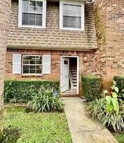 413 N Cypress Dr in Jupiter, FL - Building Photo