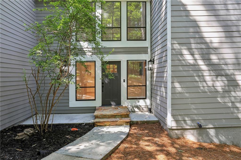 545 Woodman Pl in Roswell, GA - Building Photo