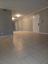 1819 Babcock Rd in San Antonio, TX - Building Photo - Building Photo