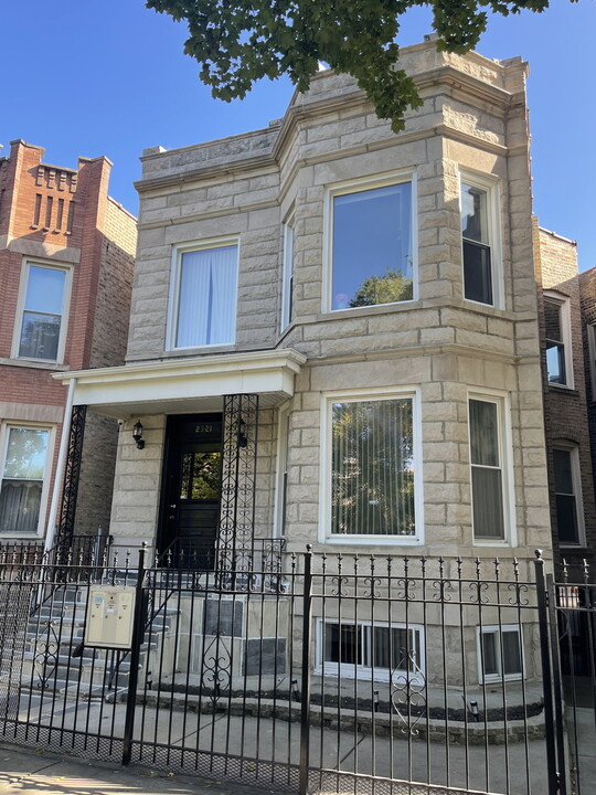 2321 N Sacramento Ave in Chicago, IL - Building Photo