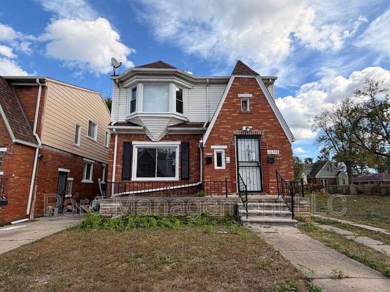 16730 Woodingham Dr in Detroit, MI - Building Photo