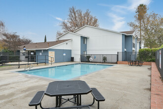 Mission Bay Apartments in Pittsburg, CA - Building Photo - Interior Photo