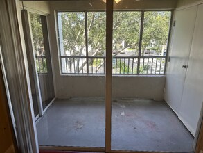 2831 N Oakland Forest Dr in Oakland Park, FL - Building Photo - Building Photo