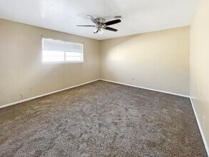 614 E Sunset Dr in Hobbs, NM - Building Photo - Building Photo