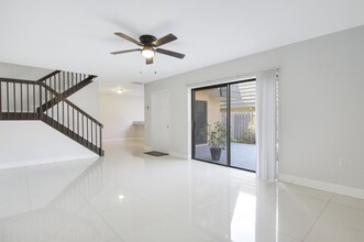 502 5th Way in West Palm Beach, FL - Foto de edificio - Building Photo