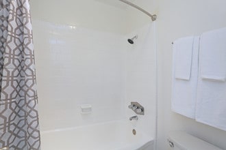 Echo Pointe in La Mesa, CA - Building Photo - Interior Photo