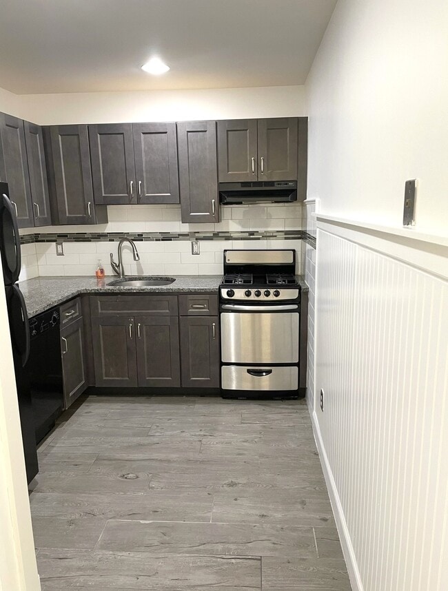 176 Hackensack St, Unit 14 in Wood Ridge, NJ - Foto de edificio - Building Photo