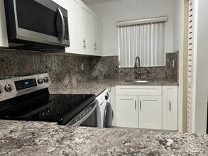 10851 SW 2nd St in Miami, FL - Building Photo - Building Photo