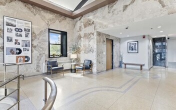 320 E 21st St in Chicago, IL - Building Photo - Building Photo