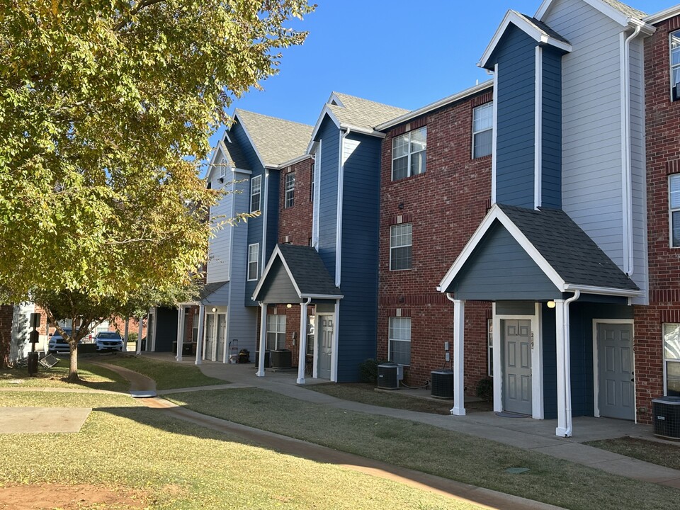 The Summit in Edmond, OK - Foto de edificio