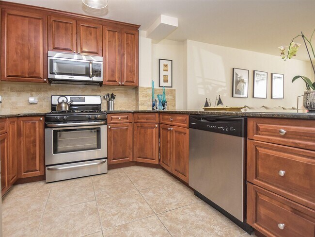 200 Carney St in Glen Cove, NY - Building Photo - Building Photo
