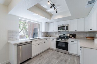 7329 N Vía Camello Del Norte in Scottsdale, AZ - Building Photo