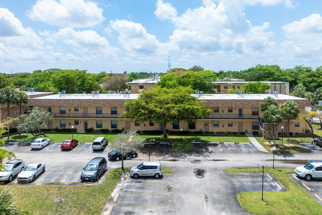 200 Berkley Rd in Hollywood, FL - Building Photo - Building Photo