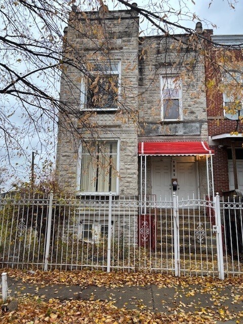 2818 W Wilcox St in Chicago, IL - Building Photo