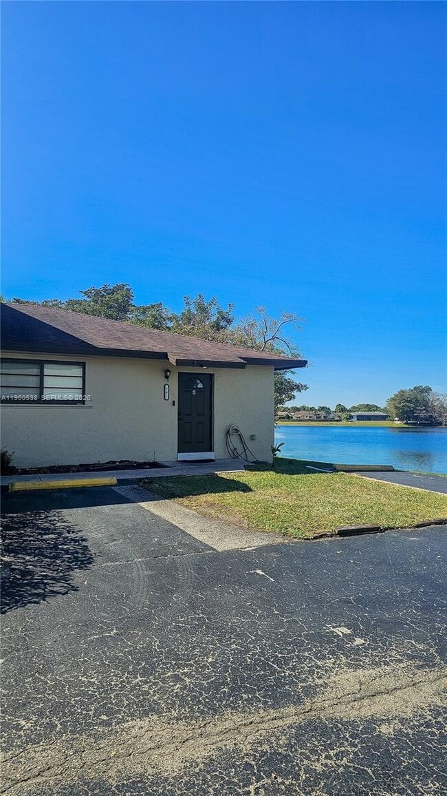 13949 SW 44th Ln Cir in Miami, FL - Building Photo - Building Photo