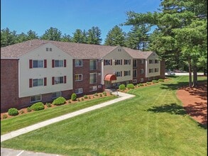 Devonshire Village in Manchester, NH - Foto de edificio - Building Photo