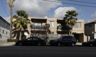 12945 Oxnard St in Van Nuys, CA - Building Photo - Building Photo