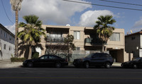 12945 Oxnard St in Van Nuys, CA - Foto de edificio - Building Photo