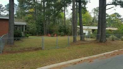 1705 Elmwood Rd in Milledgeville, GA - Foto de edificio - Building Photo