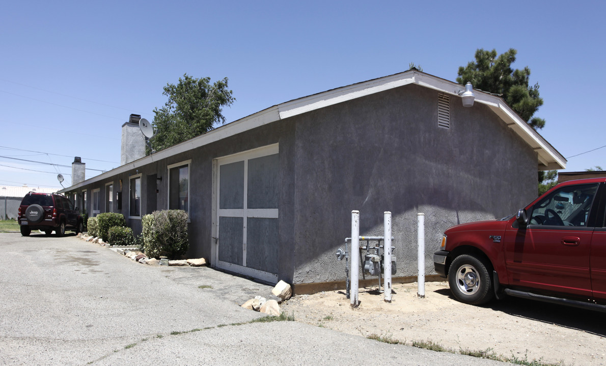 15444 Bear Valley Rd in Victorville, CA - Building Photo