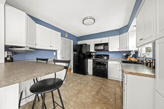 3226 Everglade Ave in Woodridge, IL - Building Photo - Building Photo