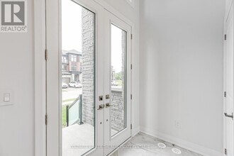 549 New England Ct in Newmarket, ON - Building Photo - Building Photo