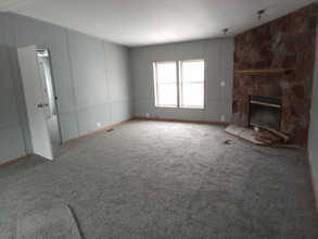 2500 Mann Rd in Village of Clarkston, MI - Foto de edificio - Building Photo