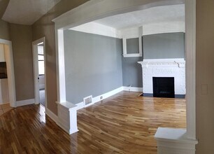 1919 E Thomas St, Unit Lower Level in Seattle, WA - Building Photo - Building Photo