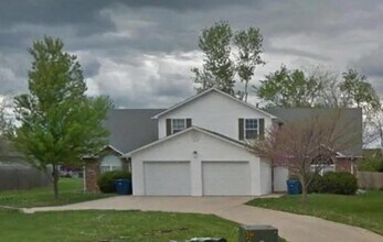 202 S Woods Ct in Ashland, MO - Building Photo - Building Photo