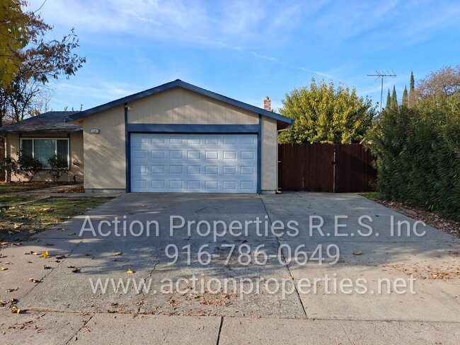 7241 Aberfeldy Way in Sacramento, CA - Building Photo - Building Photo