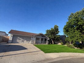 1039 Kala Loop in Mc Farland, CA - Building Photo