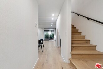 880 Hilldale Ave in West Hollywood, CA - Building Photo - Building Photo