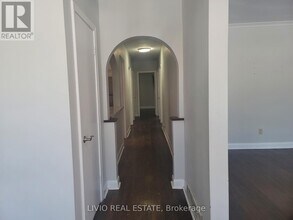 22 Northampton Dr in Toronto, ON - Building Photo - Building Photo