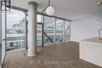 39 Queens Quay E in Toronto, ON - Building Photo - Building Photo