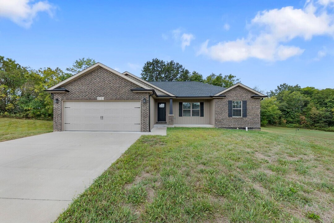 2721 Cortland Dr in Jackson, MO - Building Photo