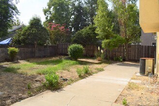 4712 Story Way in Elk Grove, CA - Building Photo - Building Photo