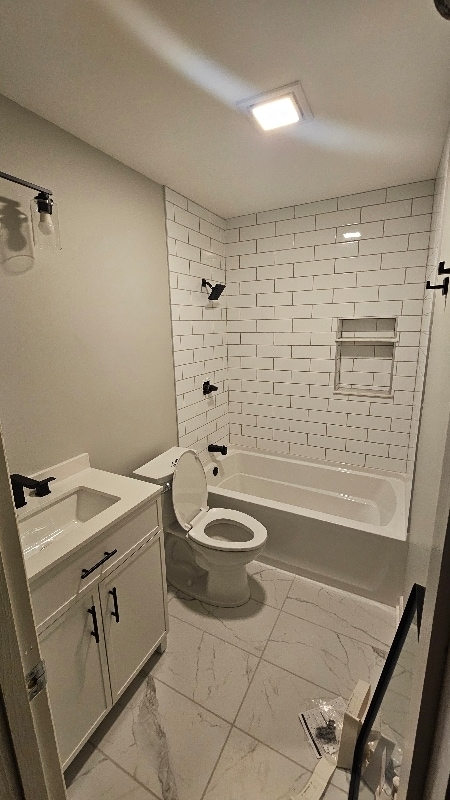 property at 118 Camelot Ct