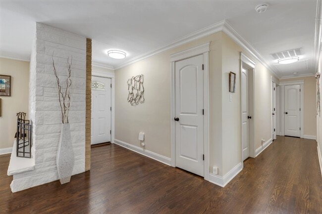 23W050 Hackberry Dr in Glen Ellyn, IL - Building Photo - Building Photo