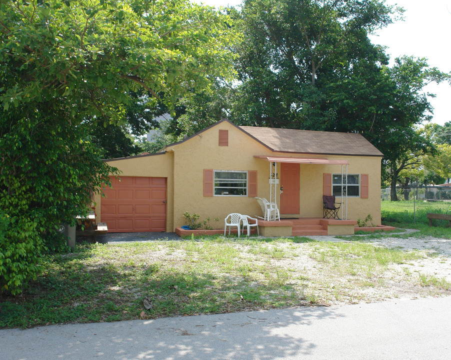 528 SW 5th Ave in Fort Lauderdale, FL - Building Photo