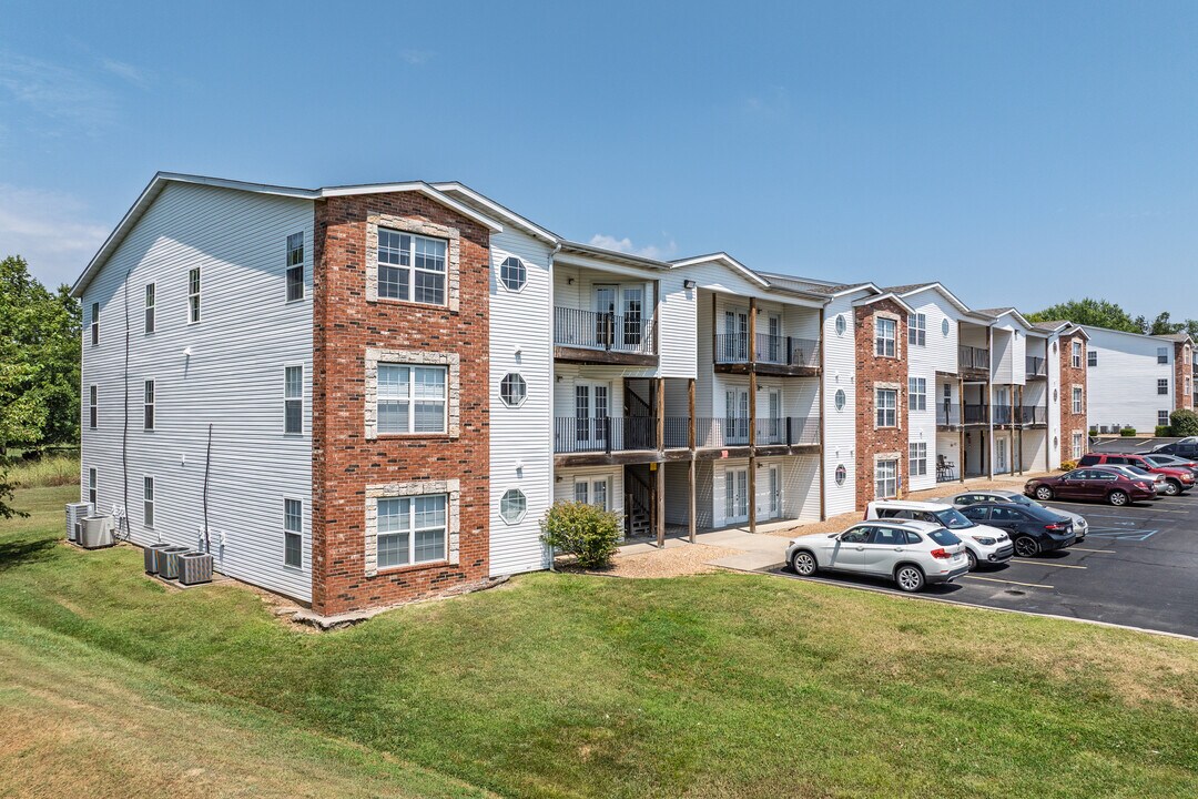 Springhill Falls Apartments in Bolivar, MO - Foto de edificio