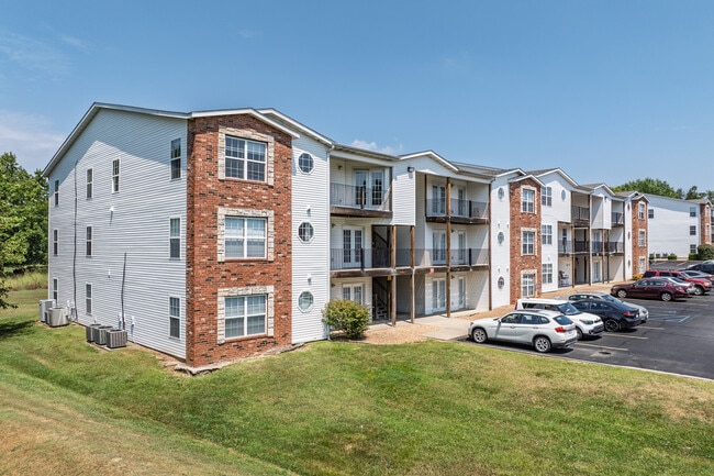 Springhill Falls Apartments in Bolivar, MO - Building Photo - Primary Photo