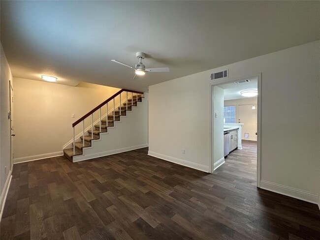 8003 Woodway Dr in Houston, TX - Building Photo - Building Photo