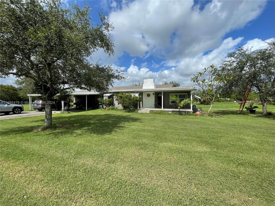 19001 SW 316th St in Homestead, FL - Building Photo