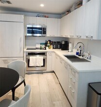 45 SW 9th St, Unit 2207 in Miami, FL - Building Photo - Building Photo