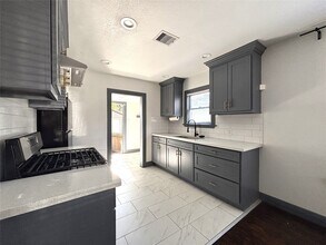 806 Caplin St in Houston, TX - Building Photo - Building Photo