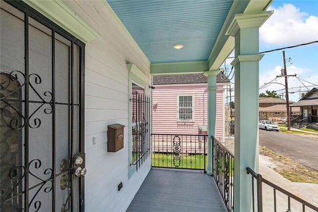 2304 New Orleans St in New Orleans, LA - Building Photo - Building Photo