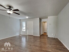 8407 Mescal Pass in San Antonio, TX - Foto de edificio - Building Photo