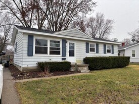 805 Hartner St in Holly, MI - Building Photo