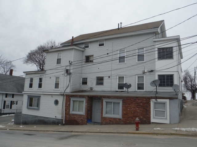 417 Grove St in Woonsocket, RI - Building Photo